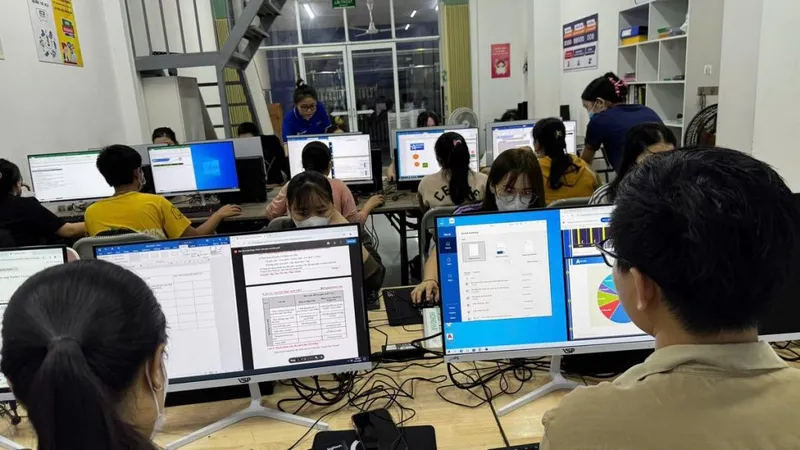 Học viên tại khóa học Soạn thảo văn bản bằng AI