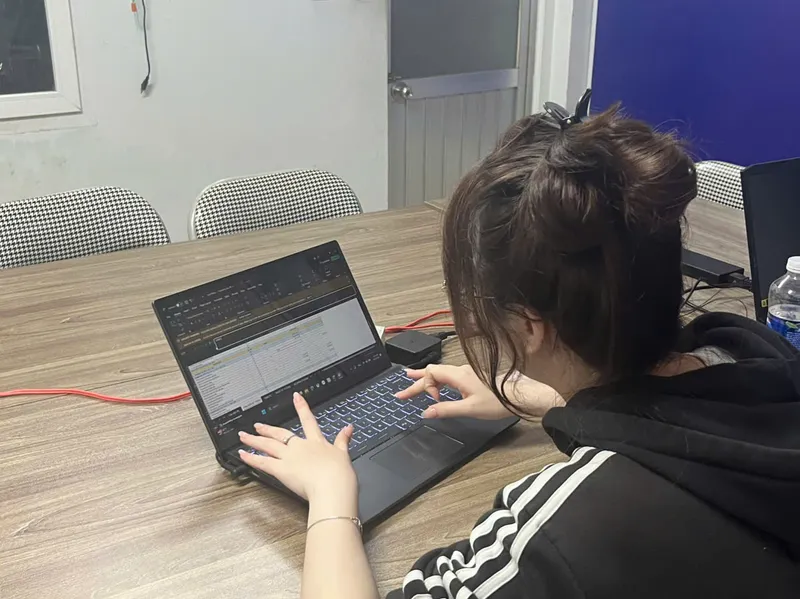 Học viên đang tham gia khóa học AI online