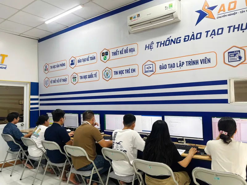 Học viên tại khóa học AI dành cho giáo viên