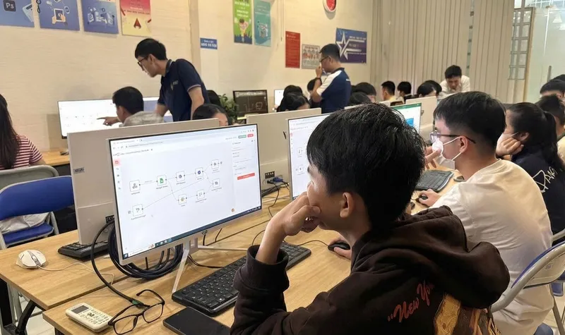 Học viên tại khóa học ứng dụng AI trong kinh doanh