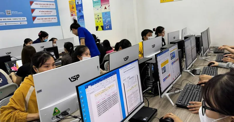 Học viên tại khóa học Soạn thảo văn bản bằng AI