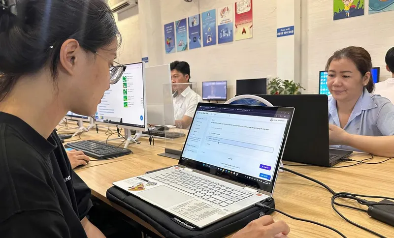 Sinh viên đang học Khóa học Ứng dụng AI cho sinh viên Sinh viên đang học Khóa học Ứng dụng AI cho sinh viên