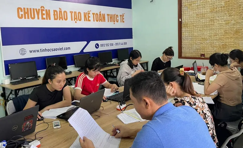 Học viên tại Khóa học AI cho kế toán Học viên tại Khóa học AI cho kế toán