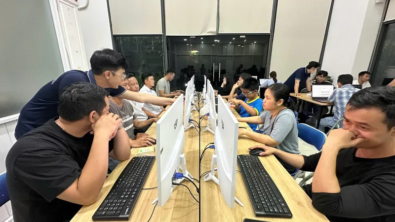 Học viên khóa học Ứng dụng AI cho doanh nghiệp