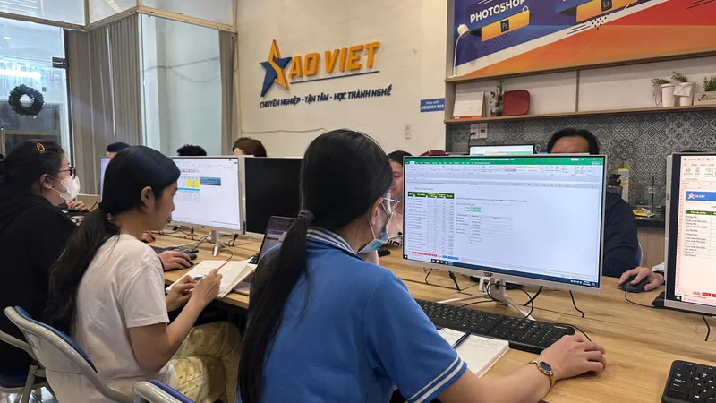 Học viên khóa học AI văn phòng