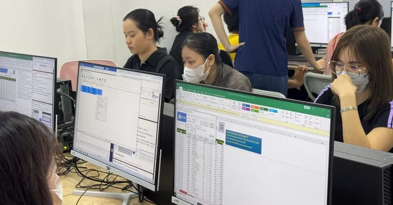Học viên khóa học Ứng dụng AI trong Excel
