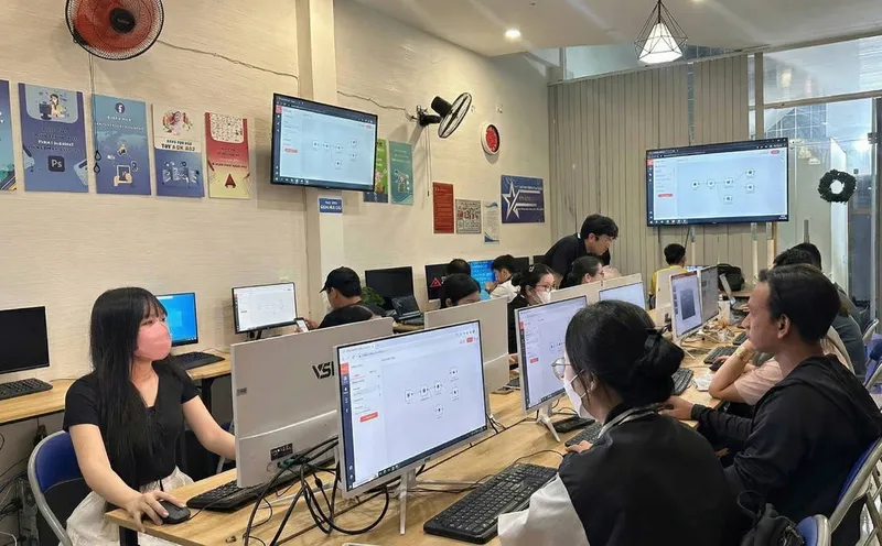 Học viên khóa học AI cho marketing